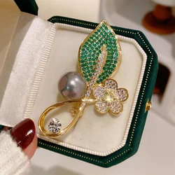 Exquisite Flower Leaf Pearl Brooches For Women Ladies Elegant Anti-Glare Brooch Versatile Clothes Accessories Gifts