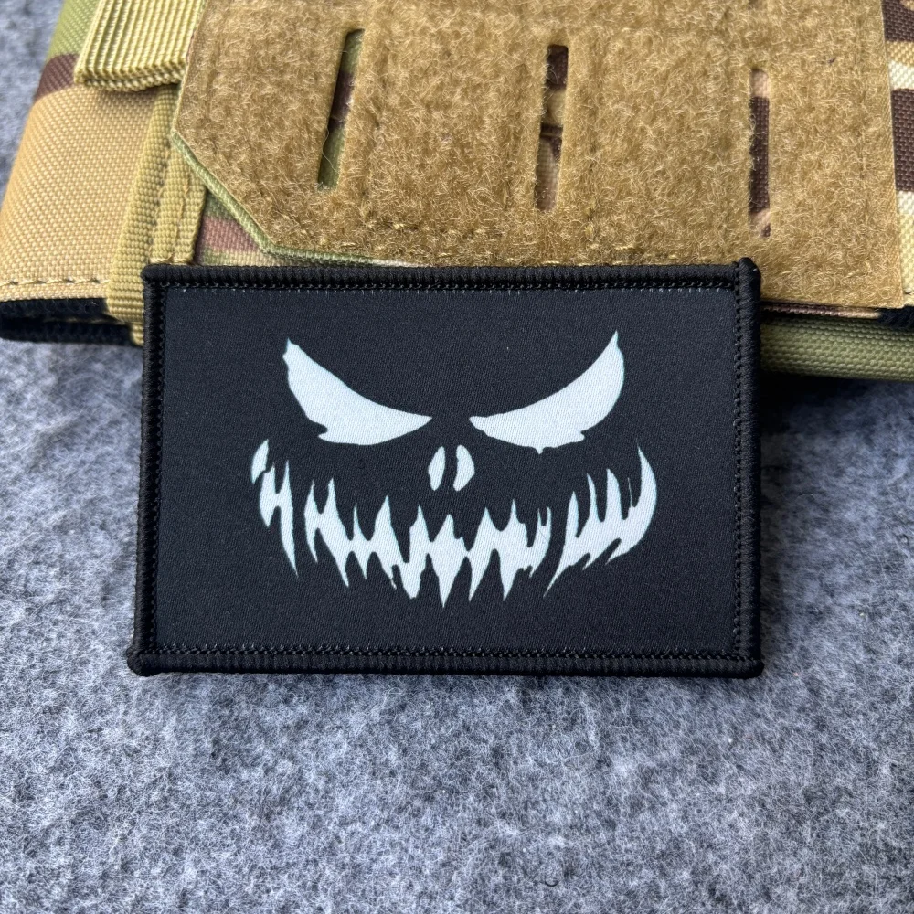 Parche táctico Ghost Face con Velcro, sonrisa aterradora para mochila - imagen 5