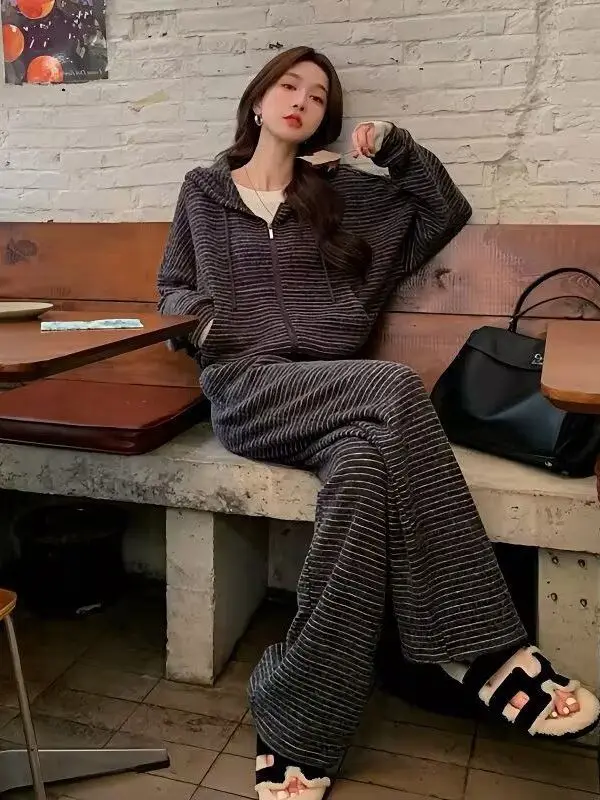 

Корейский женский спортивный костюм-двойка в полоску, свободный, облегающий, из полиэфирного волокна, с длинным рукавом и молнией