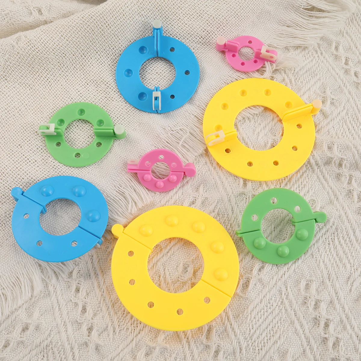 

8Pcs Pompom Makers Set 4 Sizes DIY Craft Tool Kit Easy Use Pom Pom Maker Fluff Ball Weaving Kit for Adults Kids