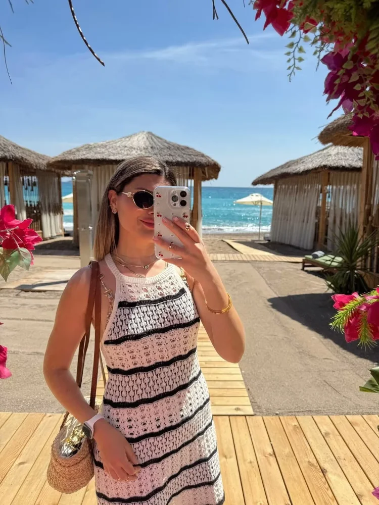 Mini robe horizontale sans manches pour femmes, noir et blanc, à la mode, col licou, découpée, nouvelle tenue de plage, de vacances, 2025