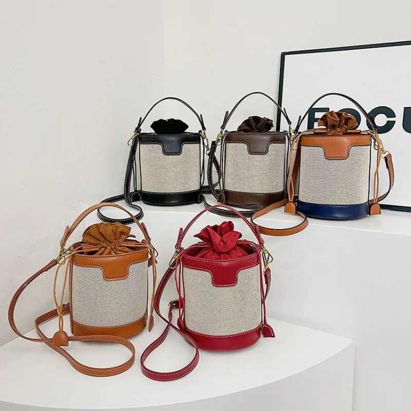 

Стильная элегантная винтажная сумка для подгузников: роскошная женская сумка-мессенджер через плечо с уникальным дизайнерским стилем и большой вместимостью.