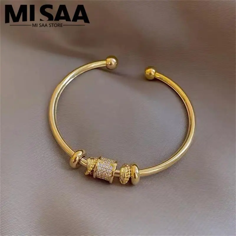 Женский браслет с гладкой поверхностью, простой в нанесении и снятии