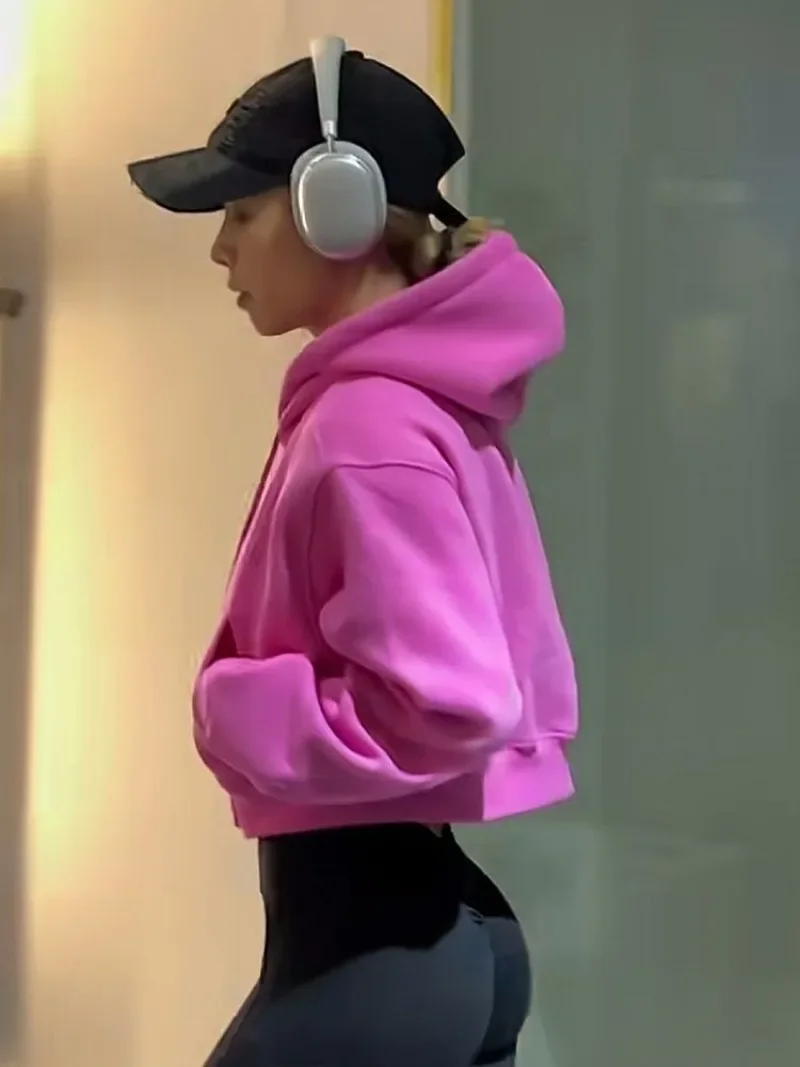 

Versatile Hooded Long Sleeved Sweatshirt Jacket 2024 Women's Winter New Style with Plush and Thick Short Top Chic Female Clothes
