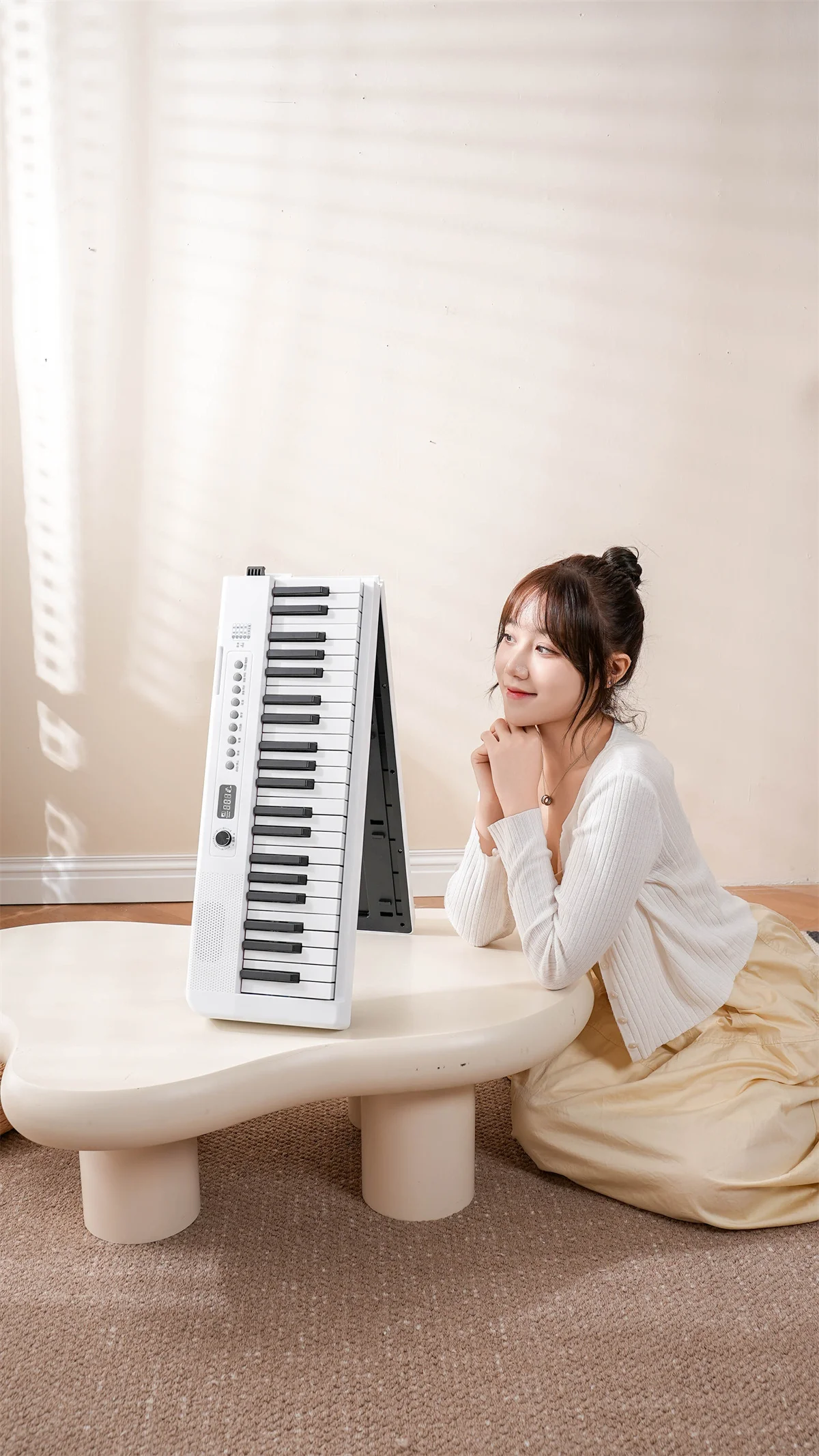 88-Key Foldable Portable Digital Piano with MIDI Touch Sensitive Keyboard Built-In Speaker Made in China