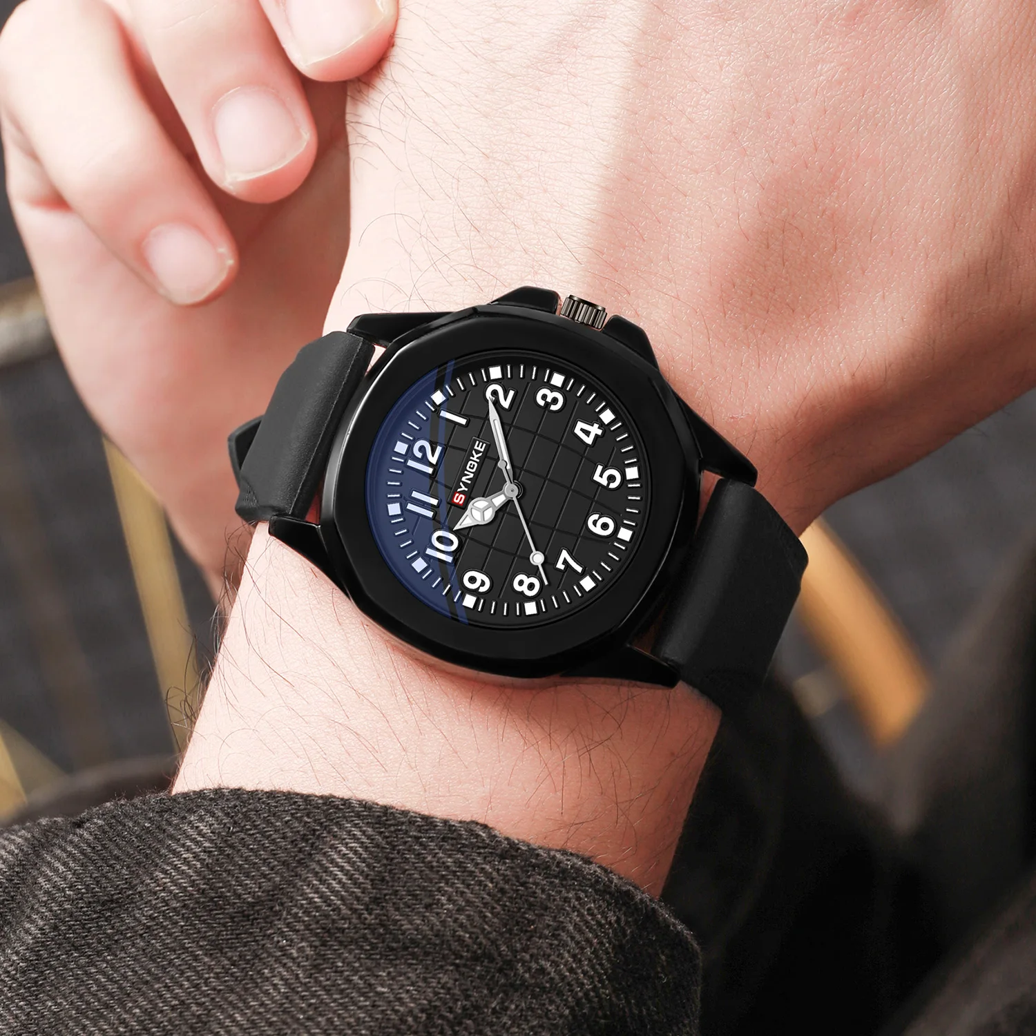 Мужские кварцевые часы, корпус из сплава и силиконовый ремешок для часов