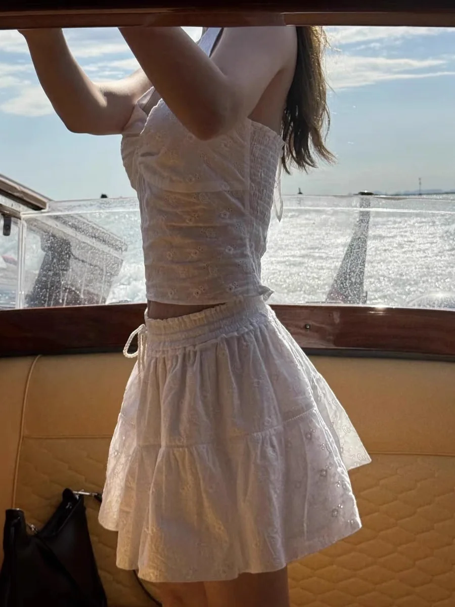 Faionable Women's Embroidered Ne Hanging Strap Vest Top with Belted Skirt Two-Piece Set Summer ort Sve V-Ne