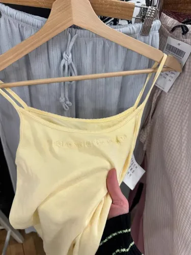 Top corto con bordado Floral amarillo para mujer, camisola ajustada de algodón sin mangas con adornos de encaje, ropa dulce y bonita, camisetas sin mangas de estilo Preppy Y2K