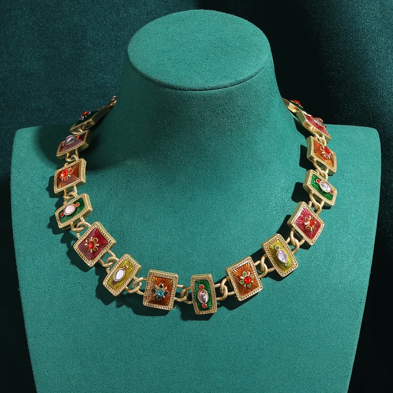 

Vintage Gold Color Carved Brand Choker Necklace Collar Woman Distressed Flower Antique Accessories Luxury Dubai Jewelry 2026 New