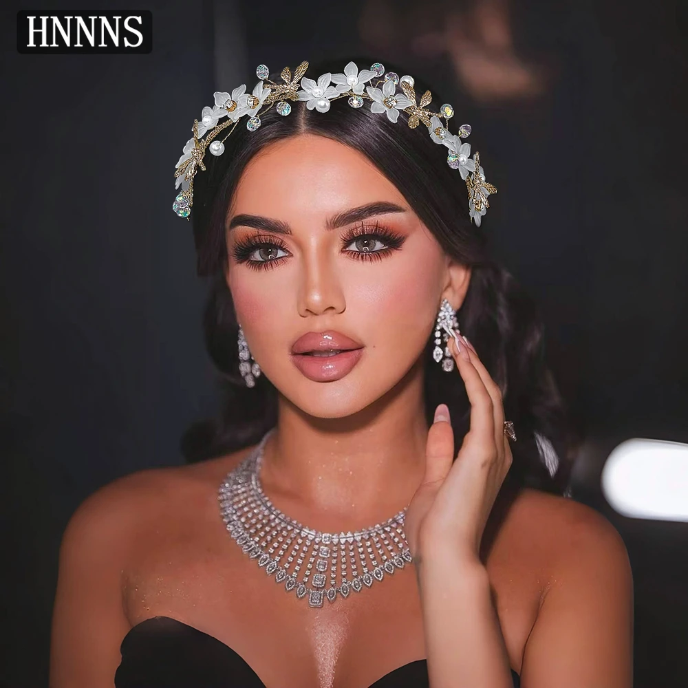

HNNNS New Girl Wreath Headband Princess Crown Flowers Hair Hoop Bridal Bridesmaid Wedding Hair Accessories Holiday Headwear A402