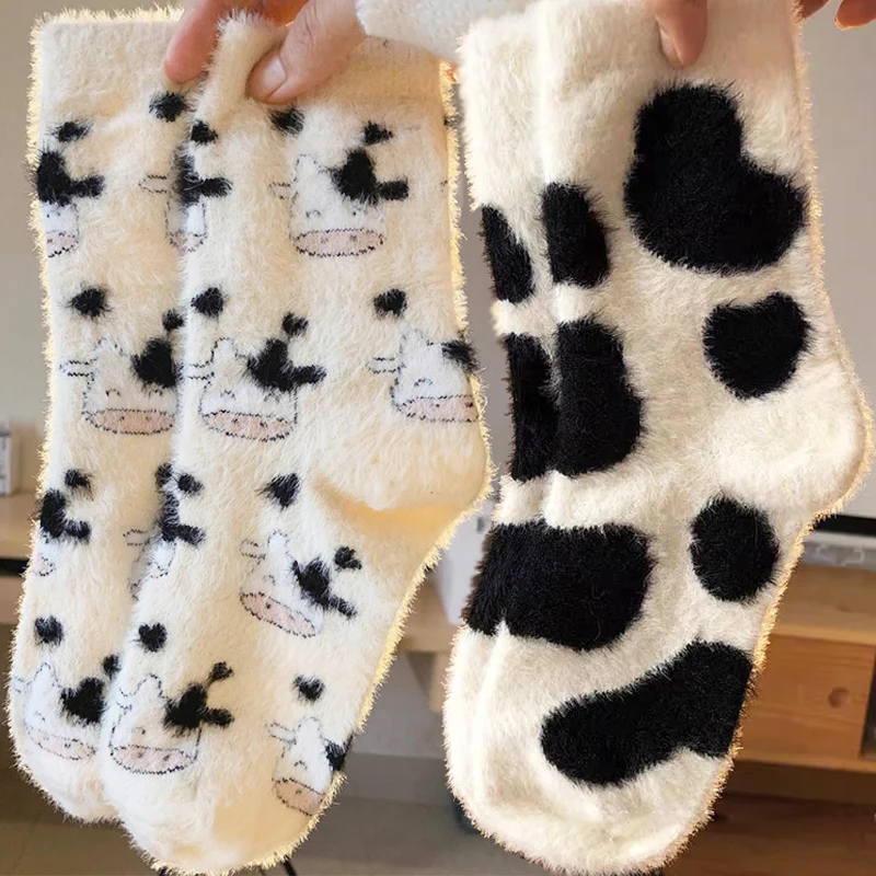 Chaussettes mi-tube à motif de vache floue, chaussettes en peluche tachetées de lait, épaisses, douces, mignonnes, confortables, chaudes, jolies, automne, hiver, 2 paires