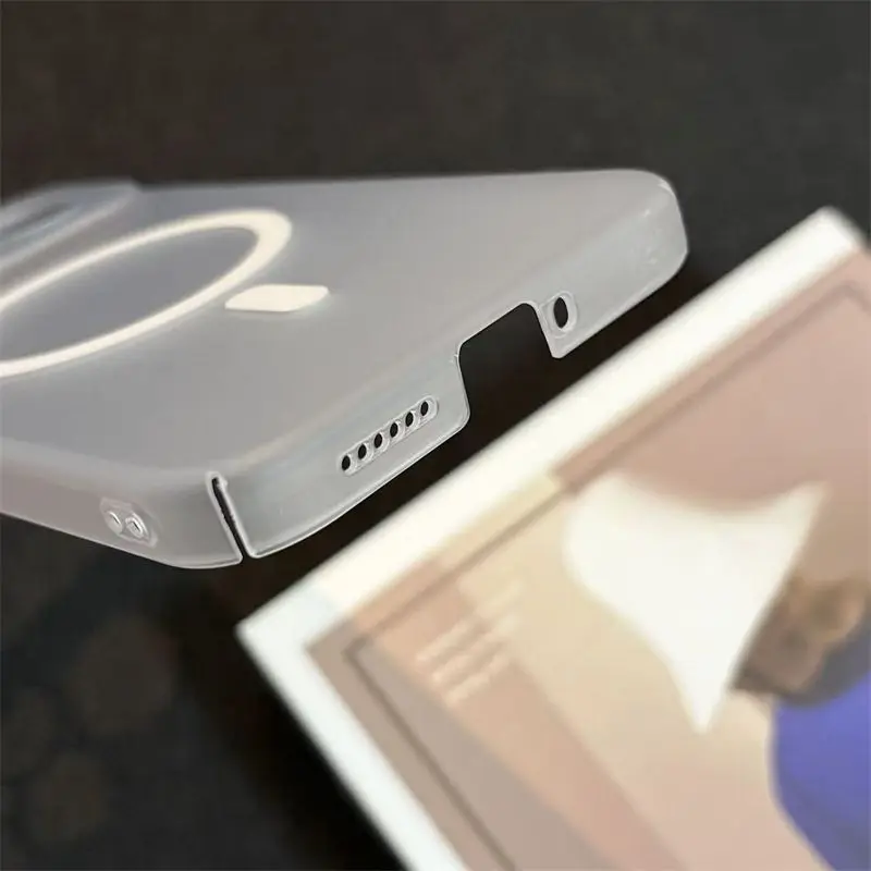 حافظة لهاتف POCO F8 Pro غطاء كمبيوتر فائق المغناطيسي شفاف متجمد صديق للبشرة لهاتف POCO F 8 Pro Ultra المقاوم للصدمات Funda