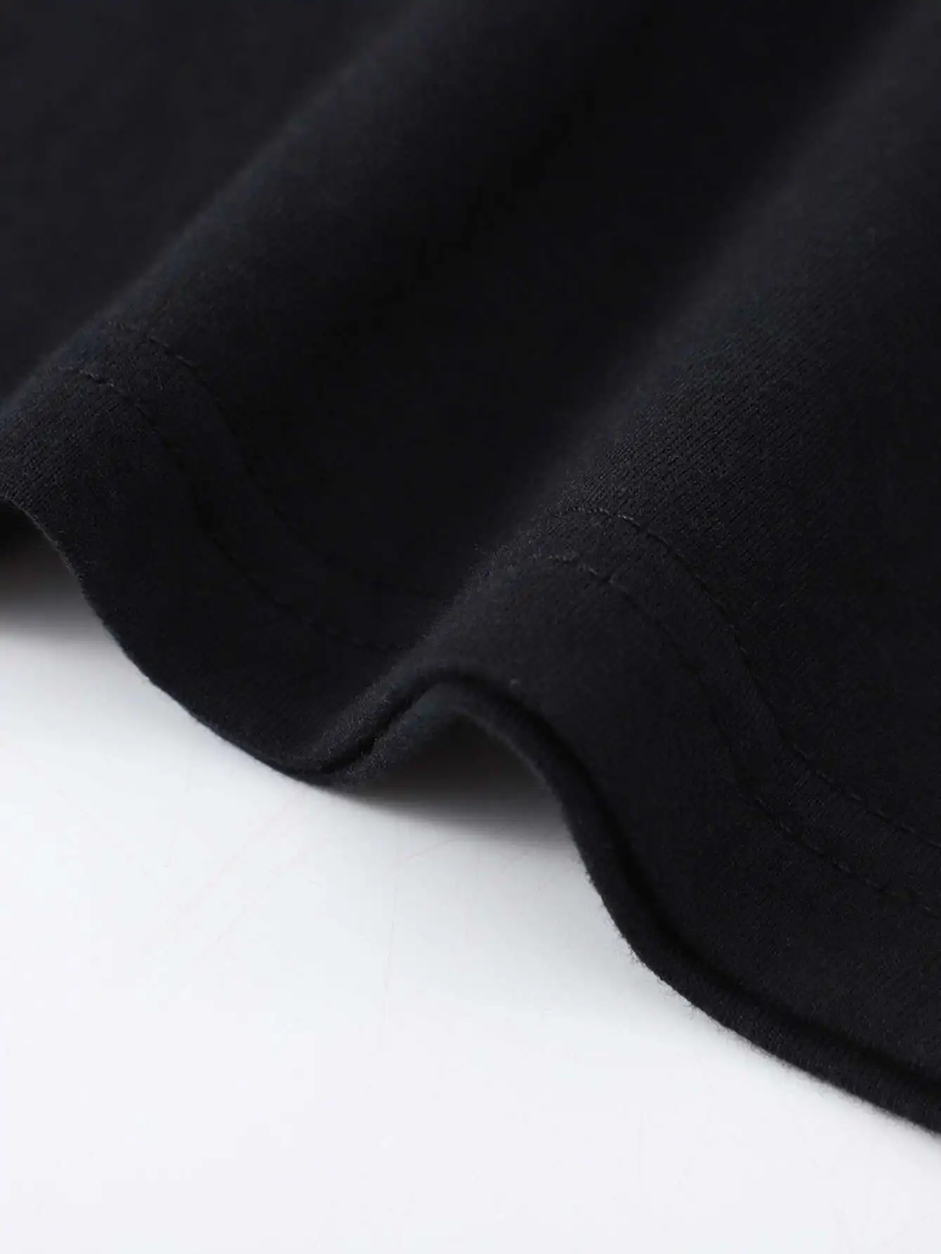 تي شيرت رجالي من القطن برسومات مستوحاة من الطراز القديم - تصميم فرقة رعب أنمي سوداء مع تصميم قطة رائعة وأكمام قصيرة ورقبة دائرية