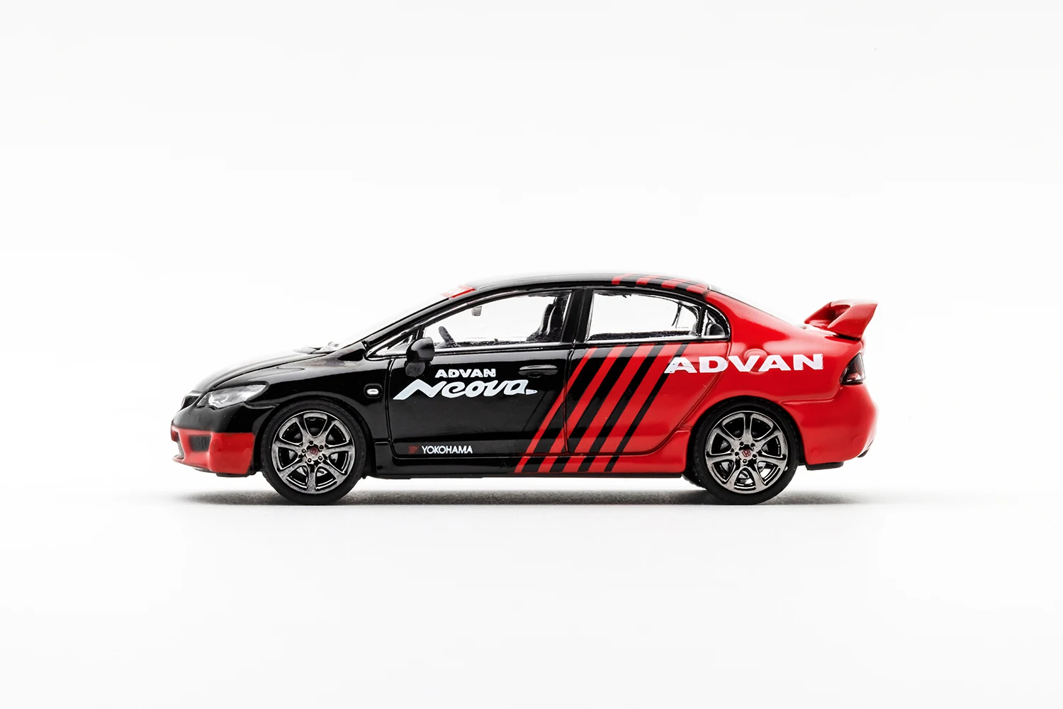 

**Pre-order ** DCT 1:64 Civic Type-R FD2 Advan /WhiteBlack hood Diecast Model Car