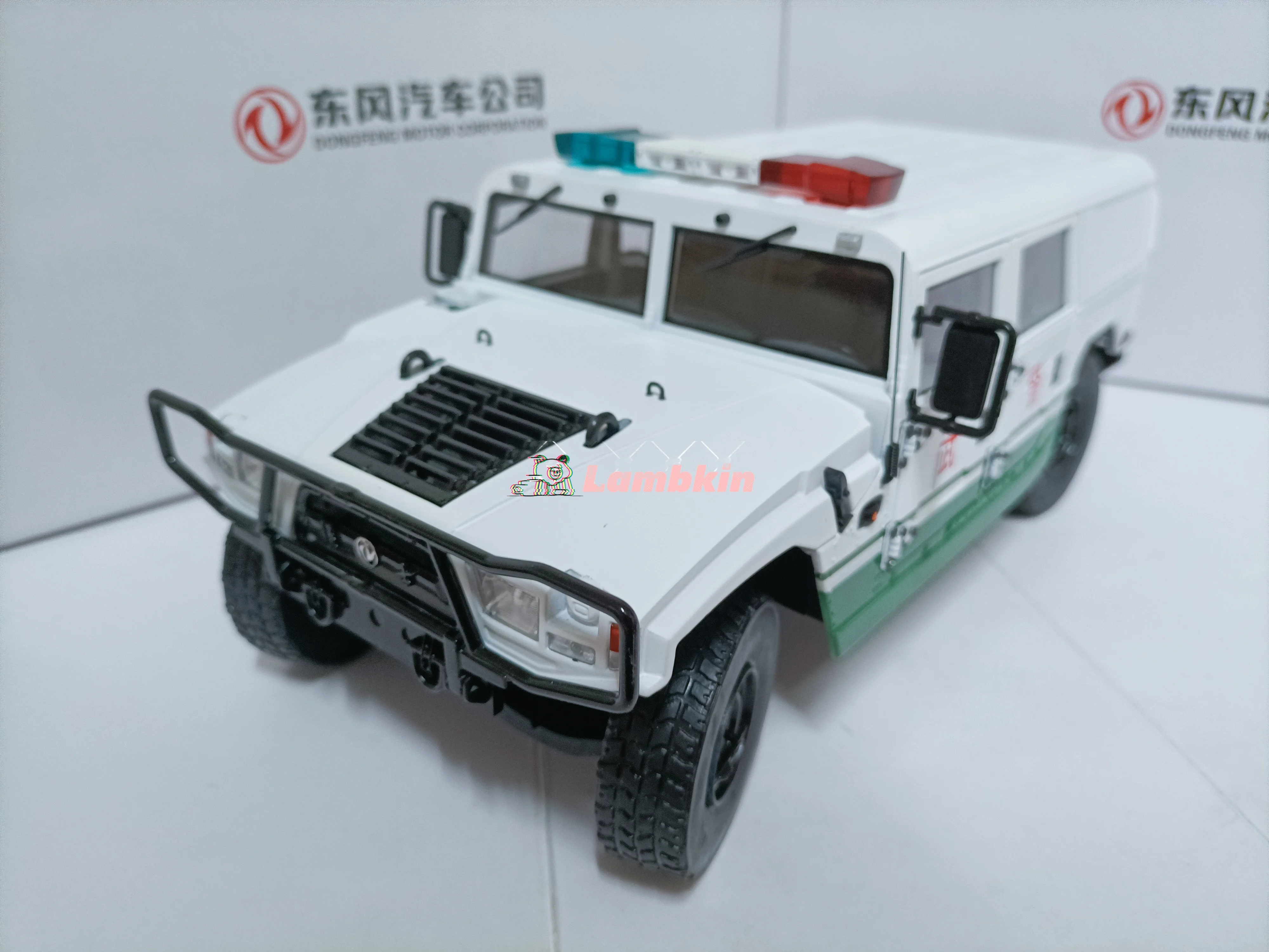 DFMC 1:18 Original Dongfeng Generation High Mobility Armed Police Force Troop Carrier Explosion-Proof Armoured Vehicle Model