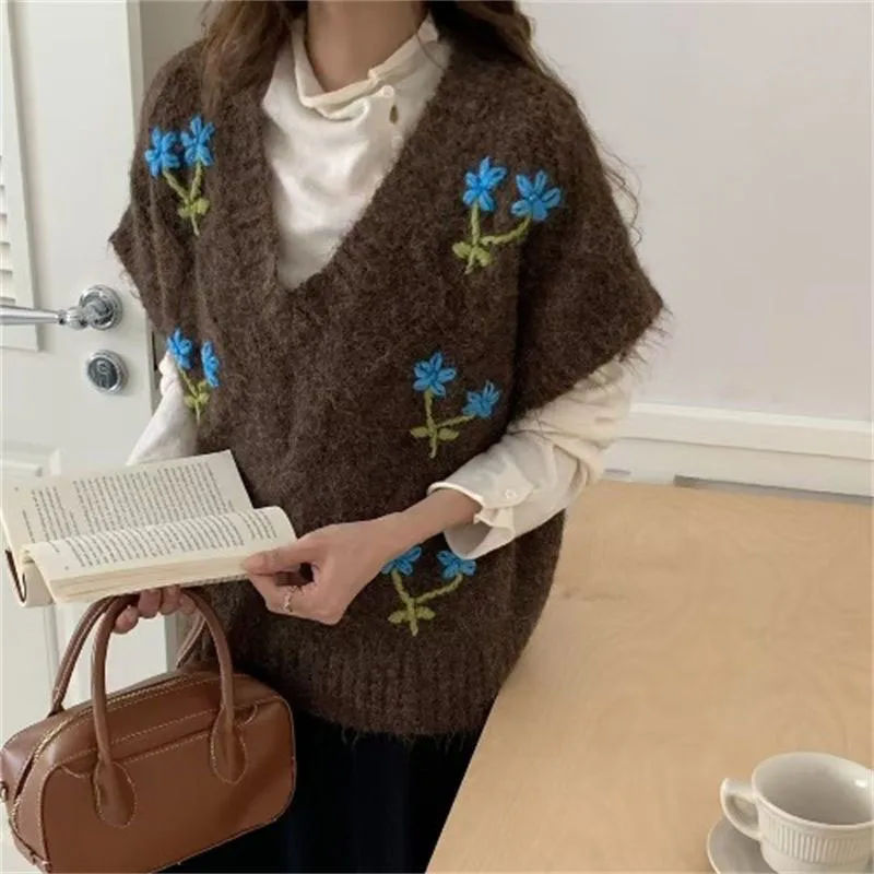 

Ladies wear soft waxy V-neck Sweater Vest Autumn Winter Korean Version Mori Vintage Wild Flower Embroidery Wears Knitted Vest