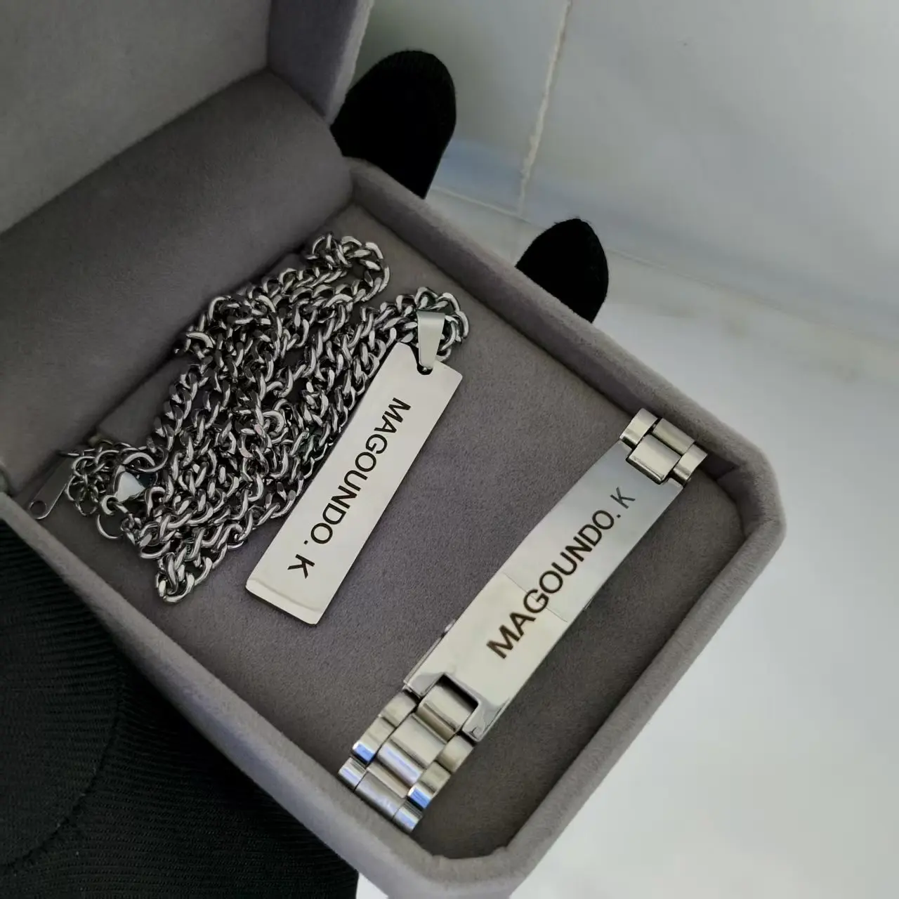 DCEE 2025 بالجملة مجموعة اسم مخصص رسالة/شعار شخصية قلادة وسوار مجموعة هدايا عيد الميلاد مبيعات المصنع مباشرة