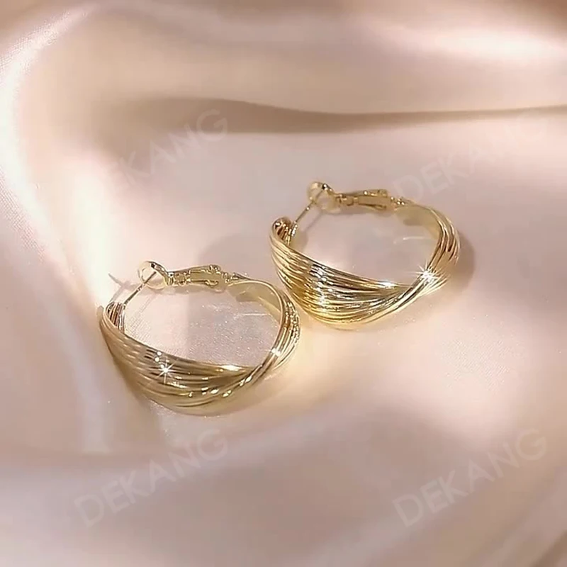 

925 Silver Needle Ear Rings And Golden Stud Earrings In a Simple Style