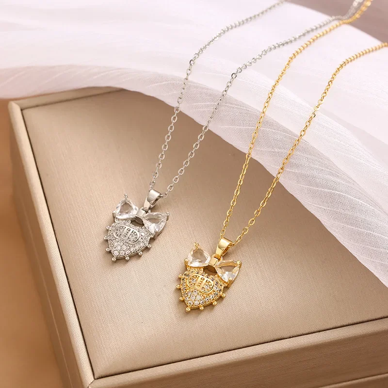

Retro bow letter necklace women's fashion versatile niche design high sense light luxury collarbone chain