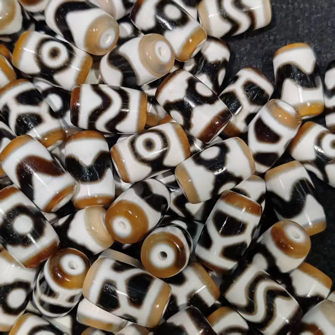 

50 pcs Black and white infiltration coffee head white core patina weathered agate Tianzhu necklace bracelet DIY accessories Dzi