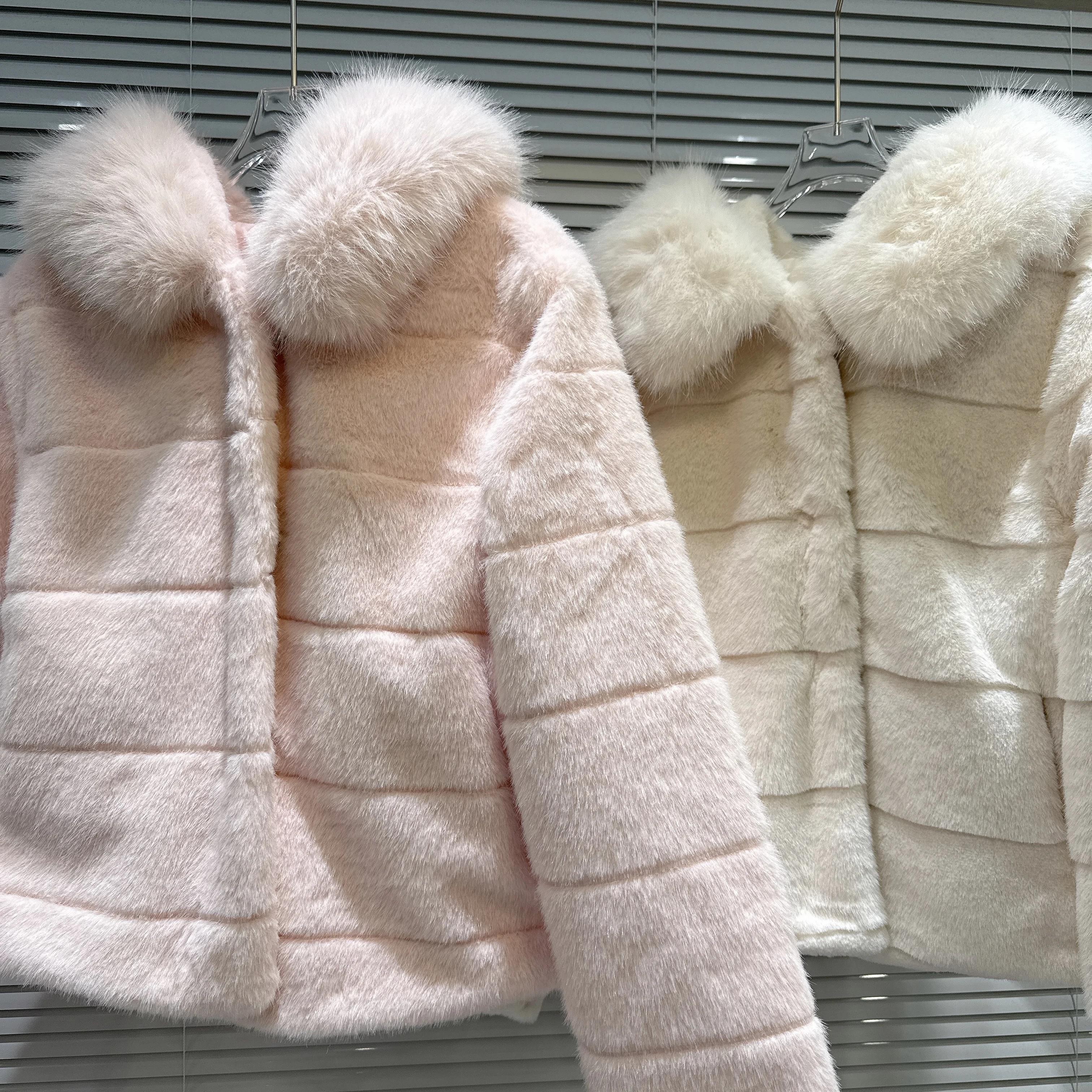 Korean Style Elegant Sweet Temperament Fluffy Hooded Single-Breasted Loose Casual Thick Warm Faux Fur Short Coat Women Winter