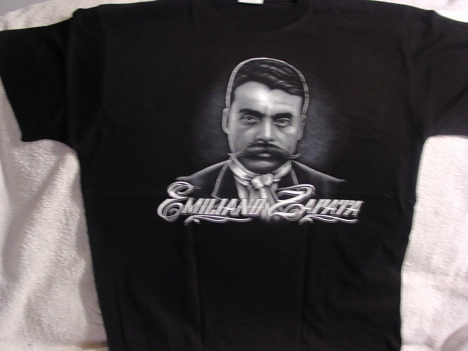 EMILIANO ZAPATA ES MEJOR MORIR DE PIE QUE VIVIR ARRODILLADO MEXICO T-SHIRT