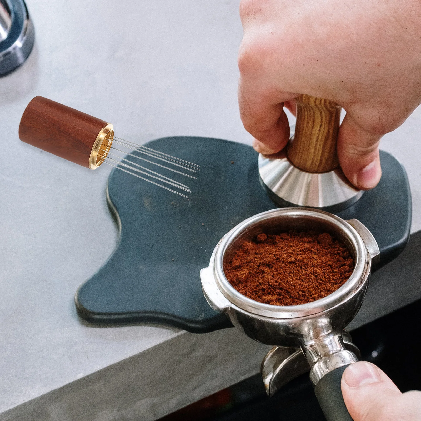 

Игольная мешалка для кофейного порошка с деревянной ручкой, инструмент для мешалки для эспрессо с основанием для инструмента для распределения кофе эспрессо, аксессуар