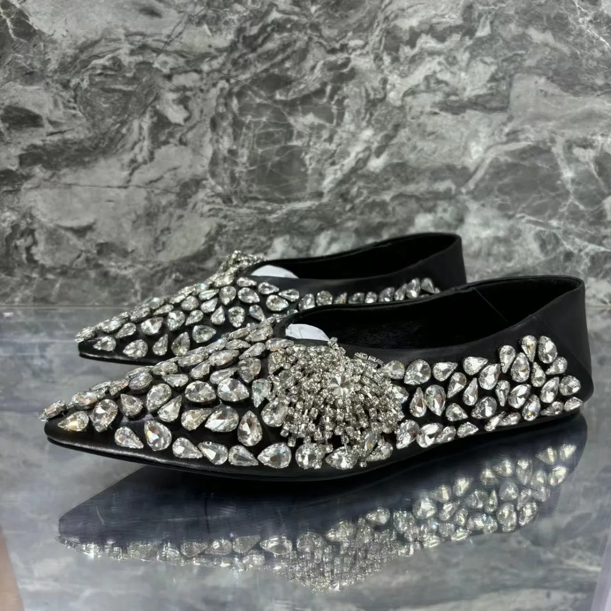 

Full Diamond Comfortable Soft Leather Flats Spring Autumn Fashion Pointed Toe Loafers Light Luxury Versatile Women Wedding Shoes