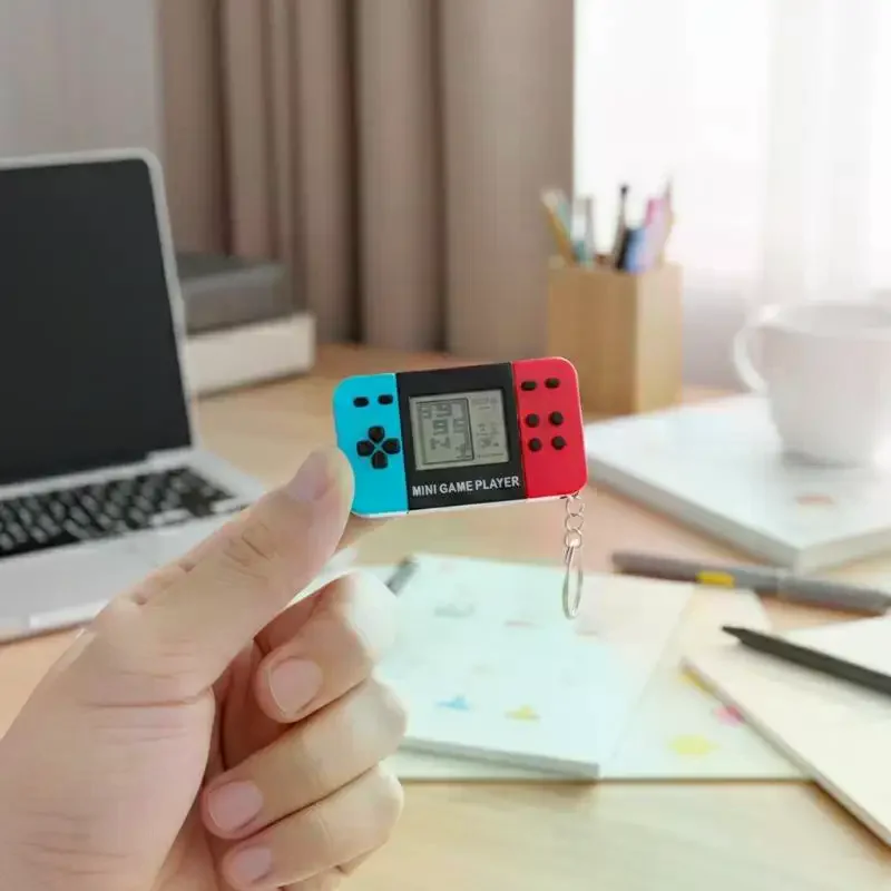 Keychain Handheld  Game Mini Electronic Puzzle Toy Retro Brick Pendant for Backpack Adornment and Childrens Entertainment