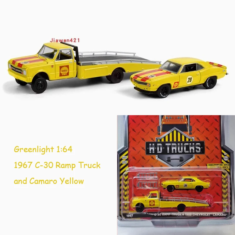 Aleación de luz verde escala 1:64 1967 C-30 Ramp Truck y Camaro modelo de coche amarillo clásicos regalo de recuerdo para adultos exhibición estática