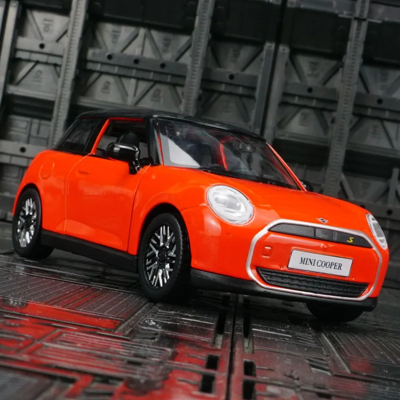 1:28 Simulation BMW Mini New Energy Alloy Car Model Door Can Open Sound and Light Power Car Ornament Collection Gift view 6
