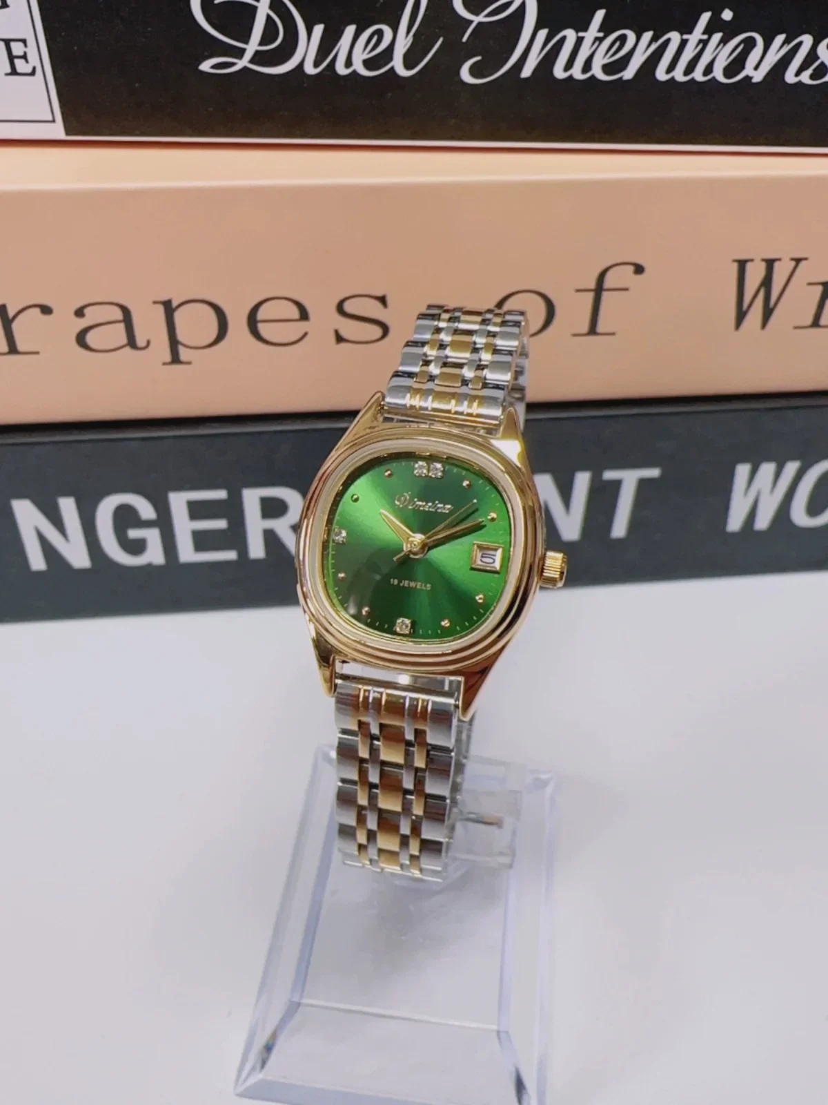 Green dial waterproof small gold watch simple leather with calendar women's medieval classic women's watch