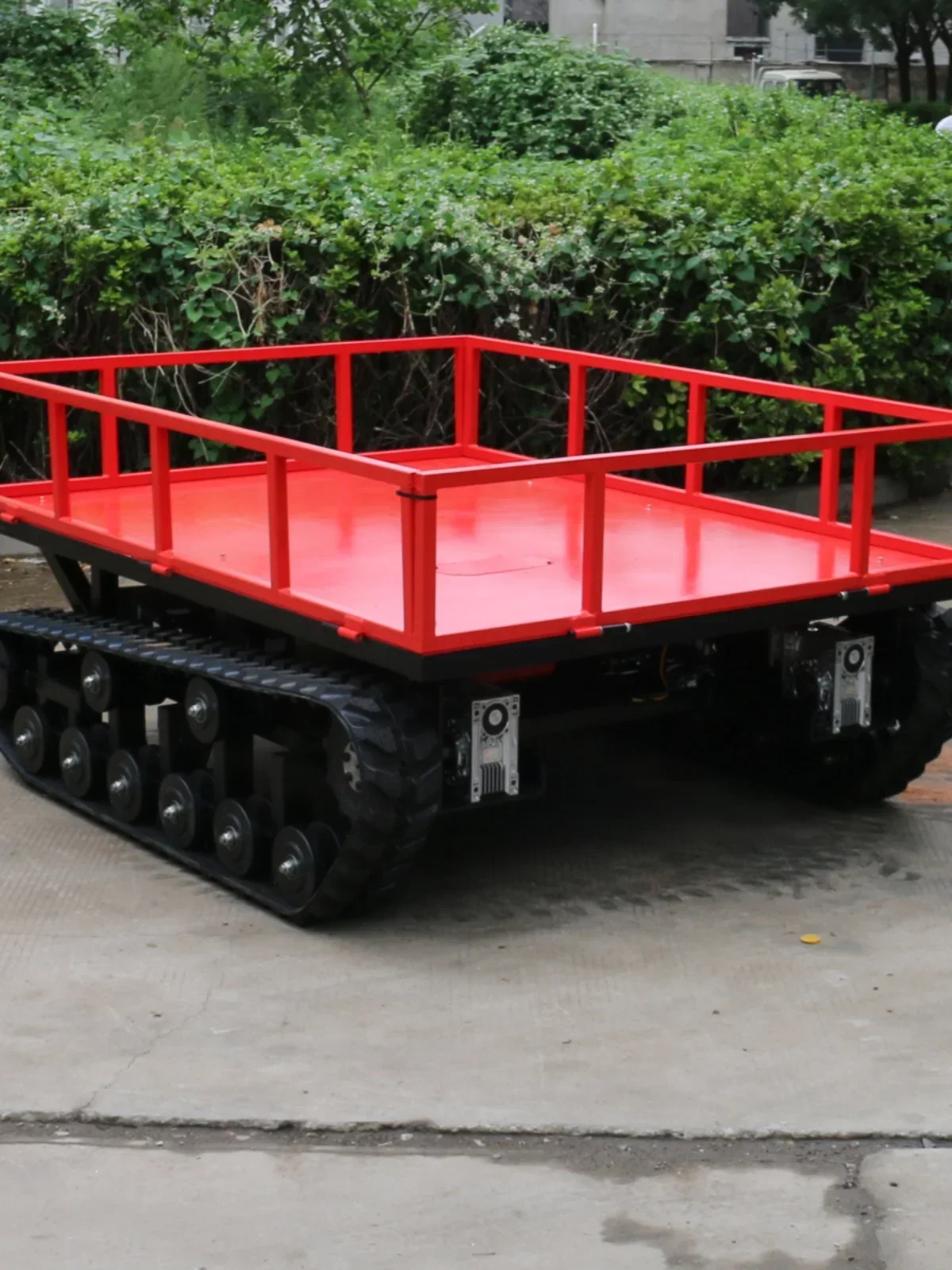 Large all terrain electric hydraulic ivy transport vehicle, tracked vehicle, tracked chassis walking assembly