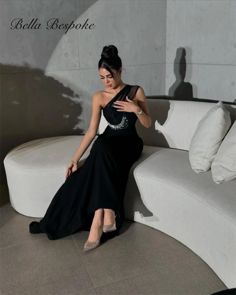 

Dubai Saudi Customized 2025 Evening Dresses Arabia Prom Gowns Beaded Wedding Guest Dresses Black One Shoulder Sleeves Robe De Ba