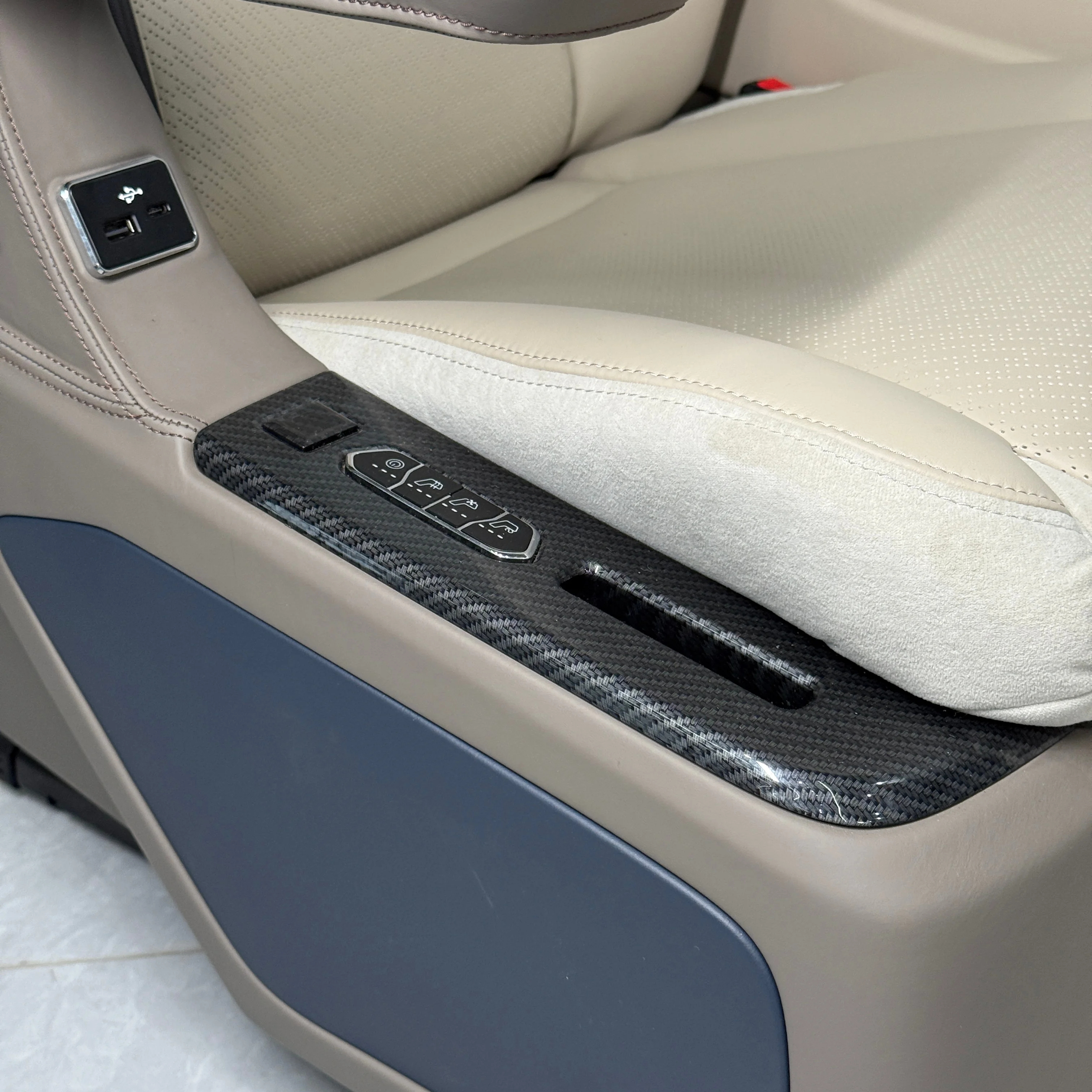 Modified Vehicles Luxury Adjustable Swivel Lifting Car Seat for the Disabled and Elderly