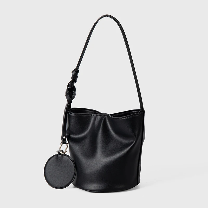 

Women Simple Casual Shoulder Bags Trend Versatile Soft Leather BUcket Bags with Pendant Lady Commuter Handbags