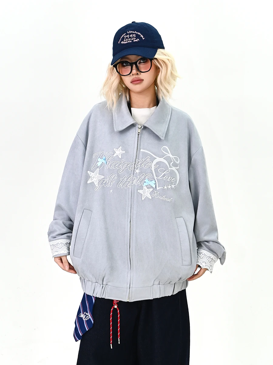 

Новая молодежная женская куртка-оверсайз из замши с кружевными вставками и звездным декором, трендовая модель весна 2026