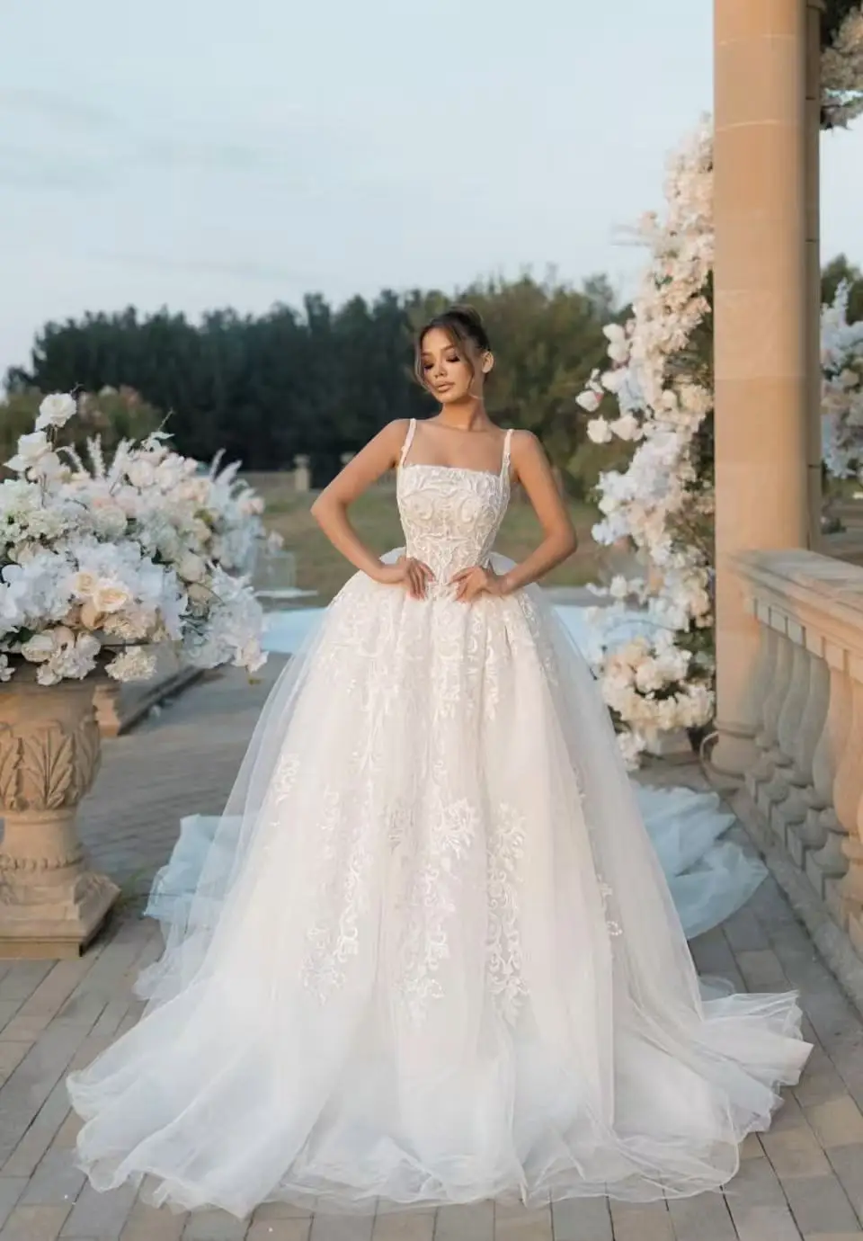 

Современные свадебные платья с квадратным вырезом для женщин, кружевные аппликации на тонких бретельках, со шлейфом, Vestidos De Novia по индивидуальному заказу