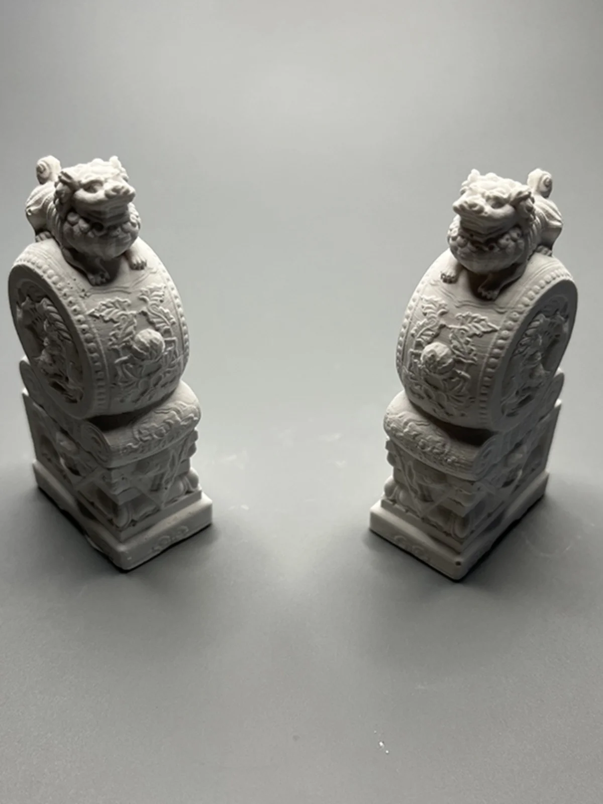 Antique door small ornaments, Chinese style door piers, a pair of lucky Pixiu holding drums, stone micro-landscape decoration