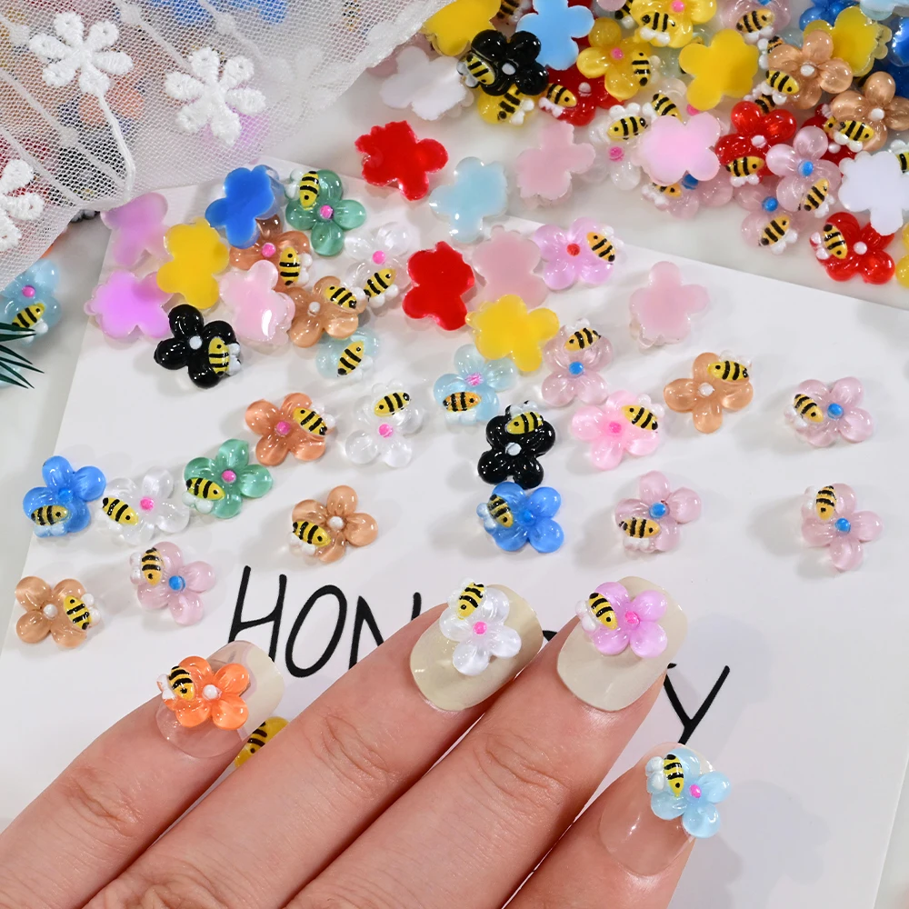 50 Stuks 5D Kleurrijke Bloemen Bee Nail Charms Gemengde Bloem Kristal Bijen Nail Art Accessoires Leuke Hars DIY Nageldecoratie Materiaal