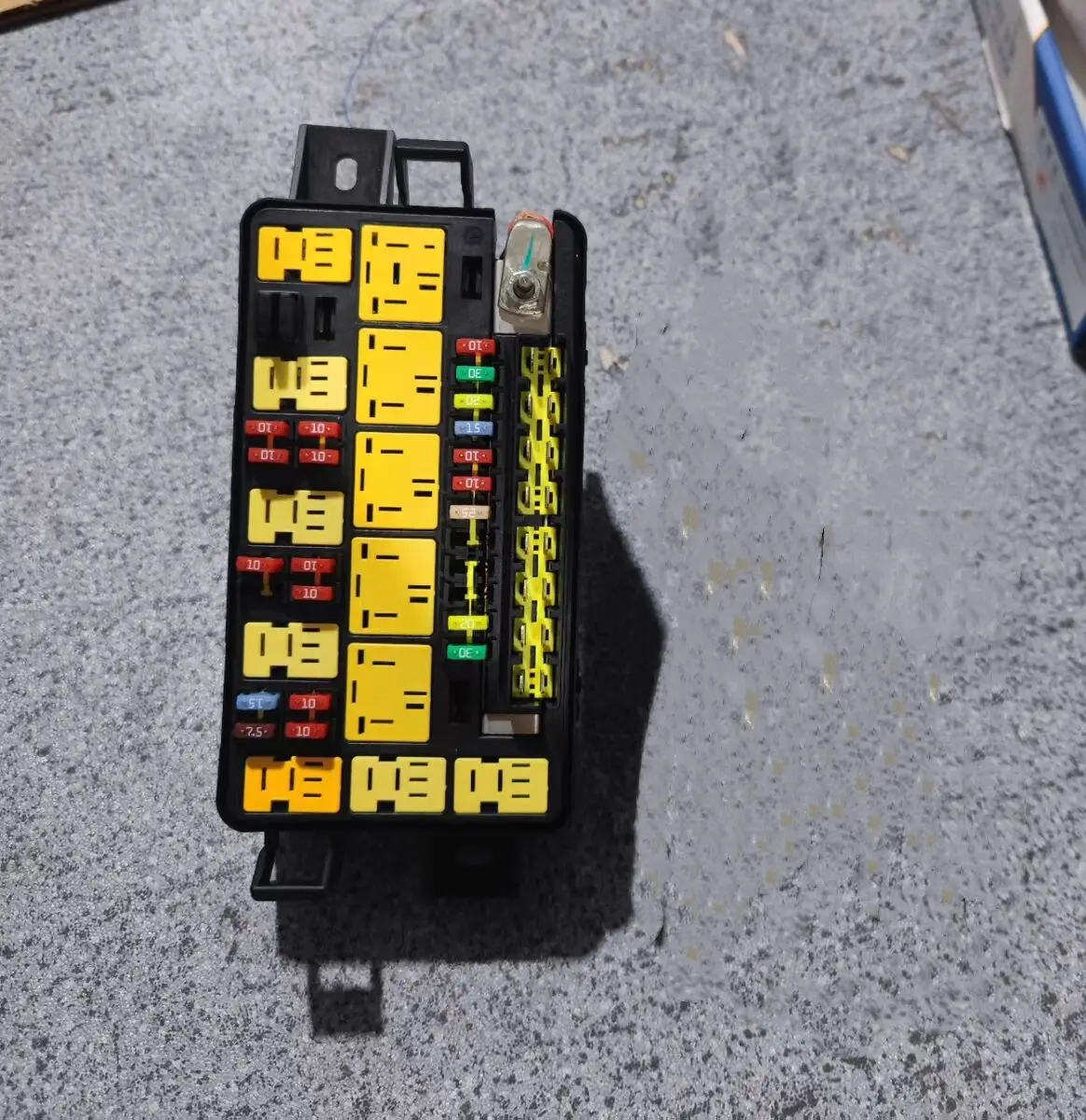 SAIC Maxus V80 2.5T Fuse Box Relay & Assembly Kit with Delphi Compatibility