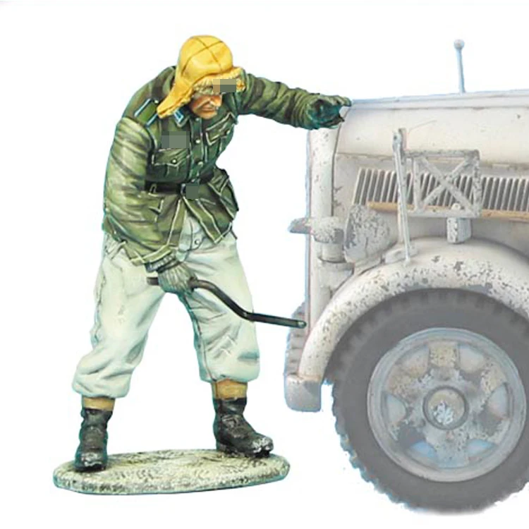 1/35 Resin Model figure GK Soldier Driver Crank Starting Opel Blitz Military theme of WWII Unassembled and unpainted kit