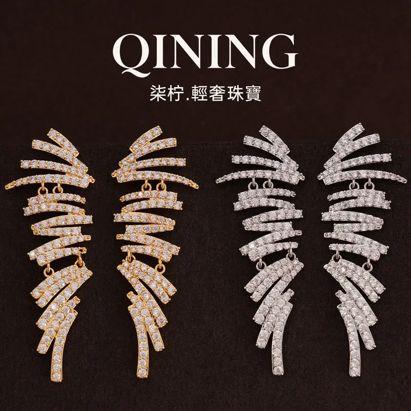 Roman broken light wing earrings light luxury niche artistic stud earrings retro extravagant dinner party atmosphere earrings