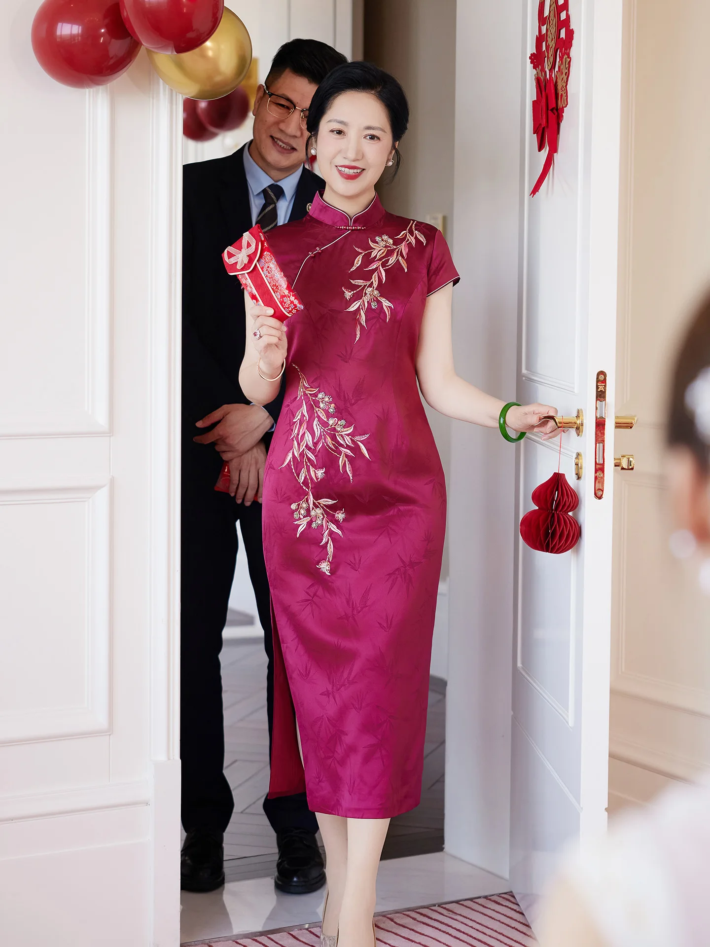 

Элегантное свадебное платье в китайском стиле с вишневыми ветками для молодых мам, высококачественное дышащее длинное ципао для...