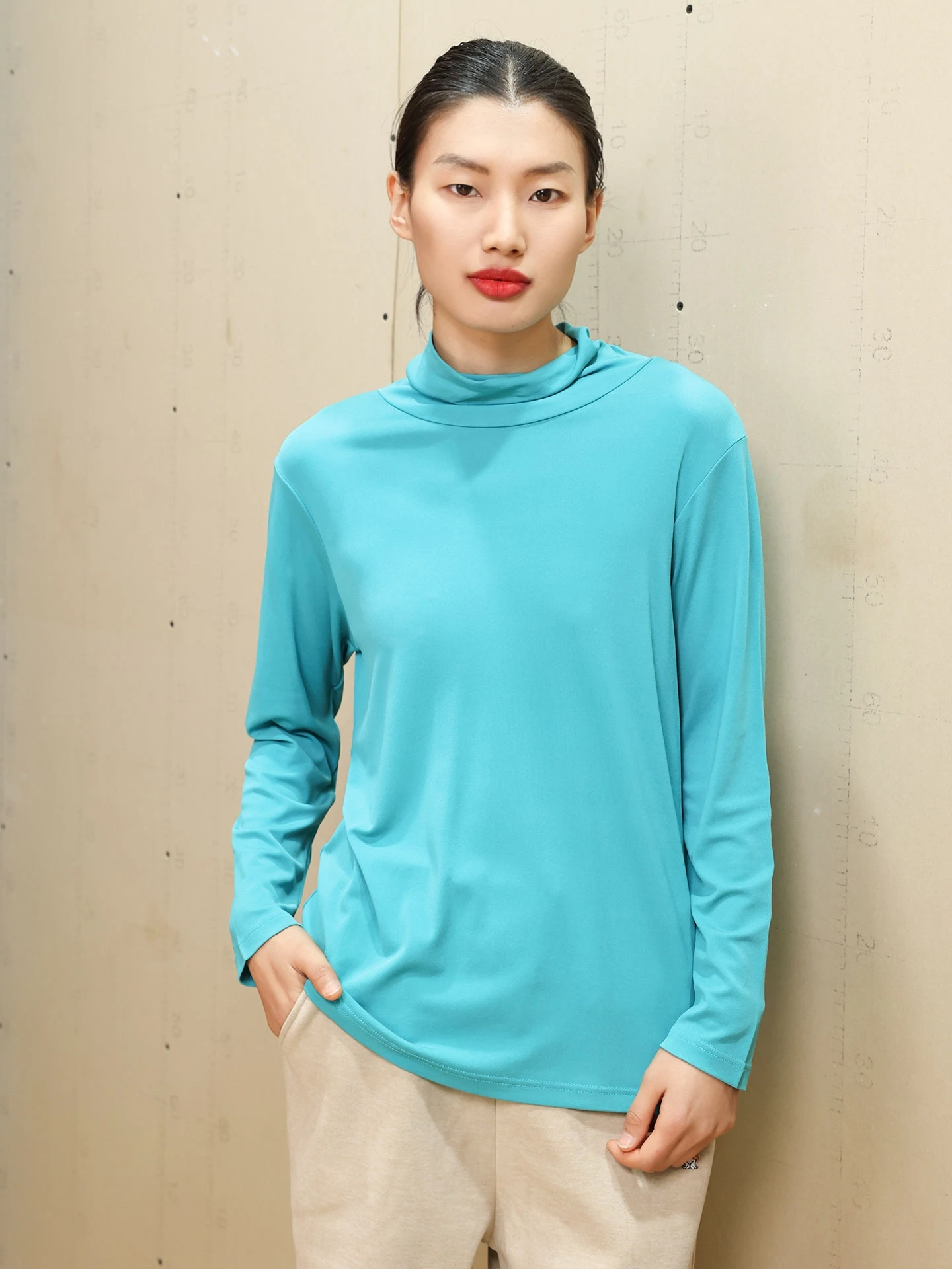 

Женская футболка из чистого шелка с высоким воротником, утолщенная, с длинными рукавами, повседневная, свободного кроя, осенняя коллекция