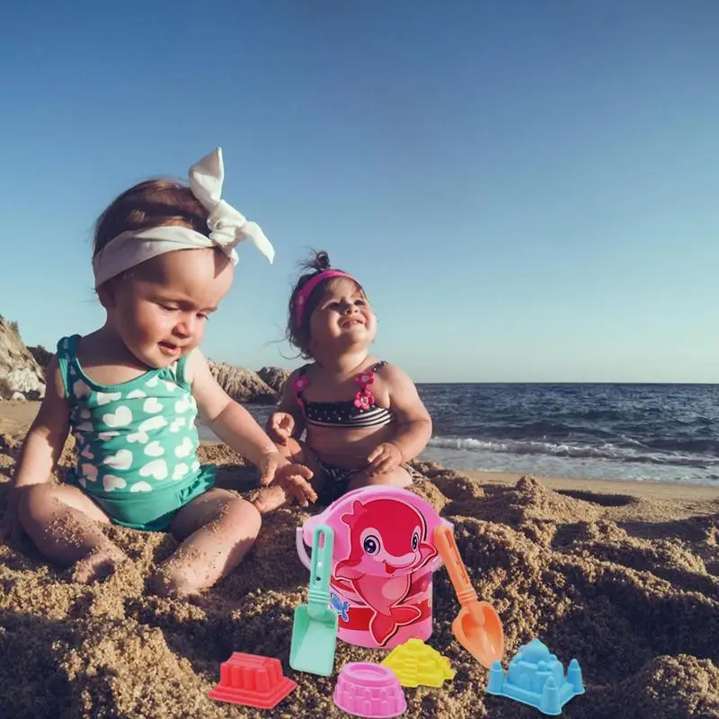 Set mainan pasir pantai 8 buah, mainan pantai termasuk truk ember hewan cetakan kotak pasir untuk balita anak-anak bermain dalam ruangan luar ruangan