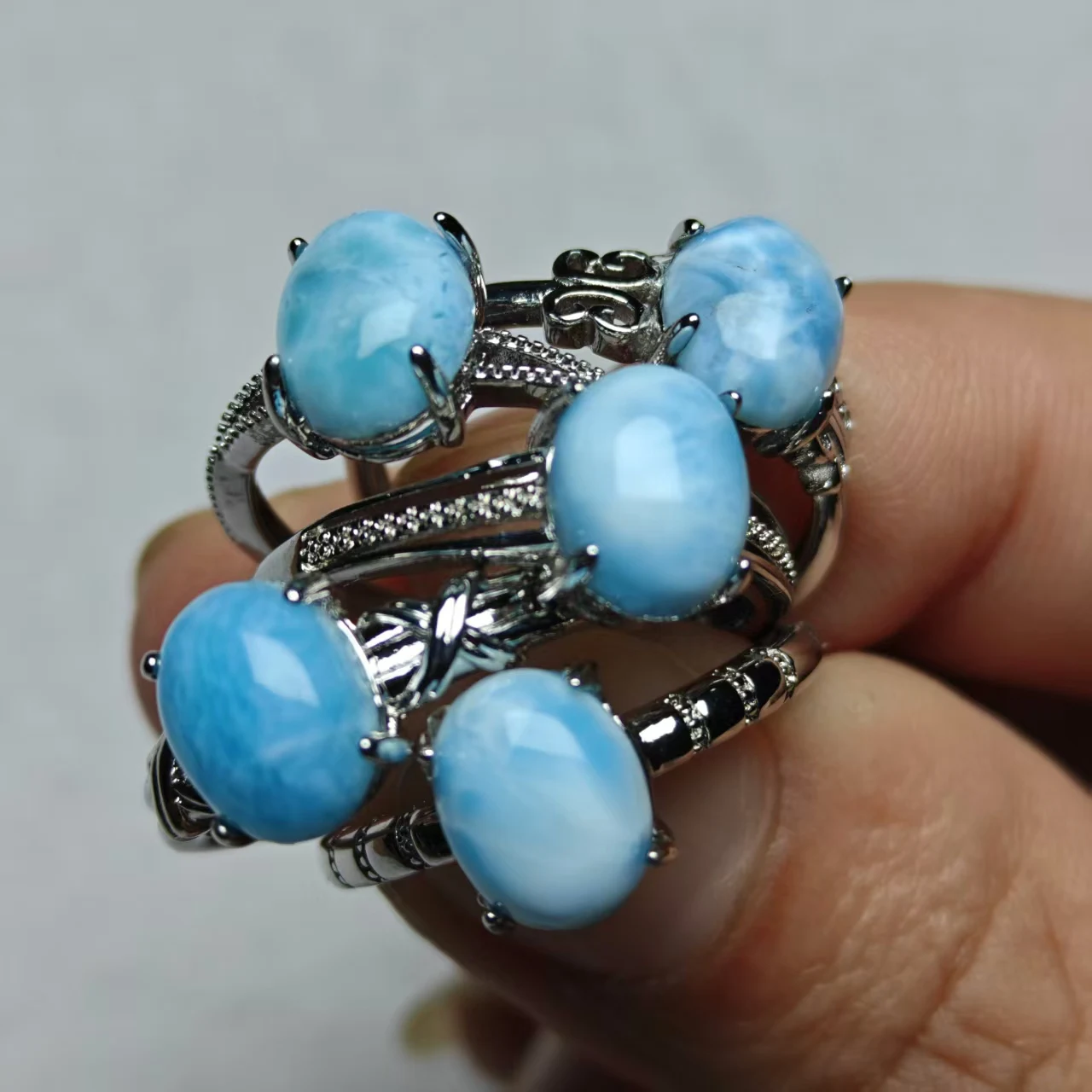 Natürlicher 8x10mm Dominikanischer Larimar-Ring, mit einer Weiten Blauer Fläche, Schlicht und Elegant, Damen-Schmuckring – Detail 1
