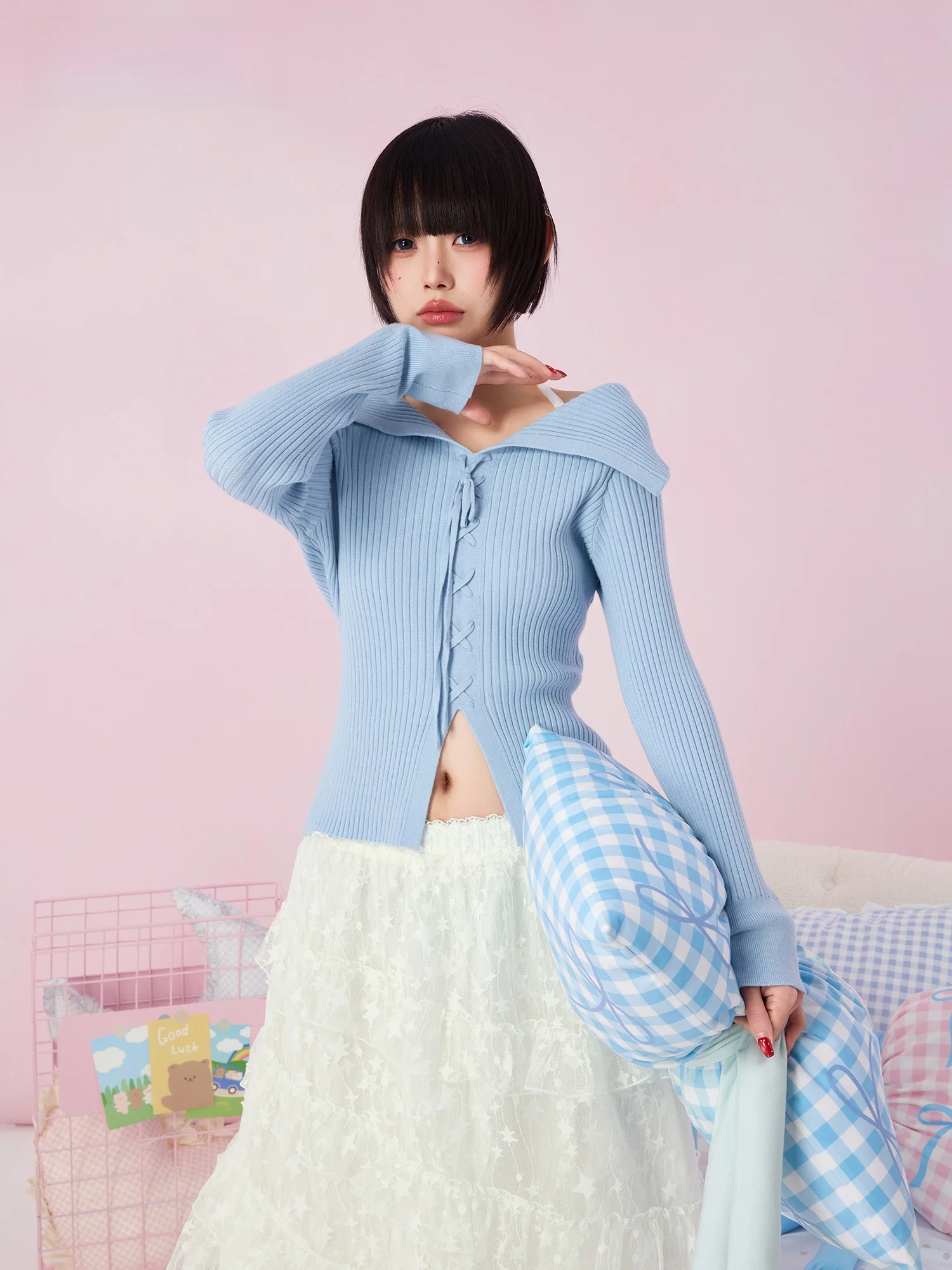 

Новая женская трикотажная блузка с воротником и одним открытым плечом, повседневная, с длинным рукавом, приталенная, модная