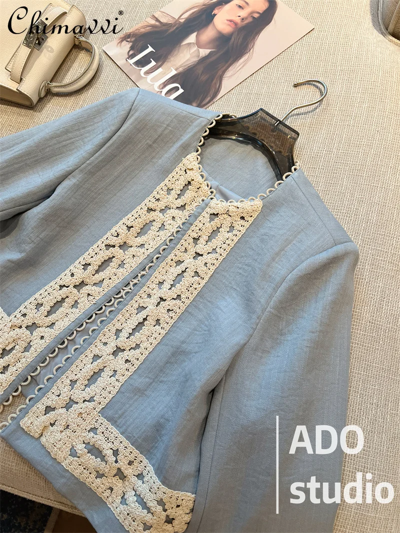 ライトブルー気質ショートコート女性の 2025 春と秋の新ファッションレース長袖スリムフィットジャケットコートオールマッチ