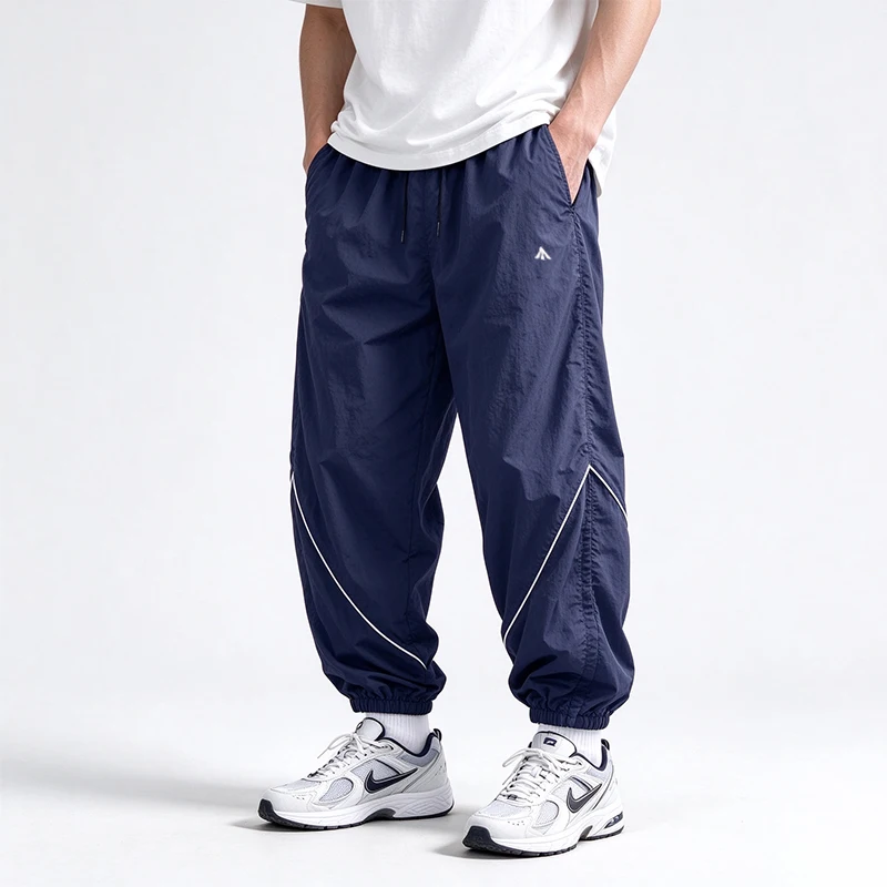 Leichte, schnell trocknende, lockere Nylon-Trainingshose für Herren, Jogginghose mit Kontrastbündchen und elastischem Bund, winddichte Sport- und Freizeithose im Streetwear-Stil. – Detail 8